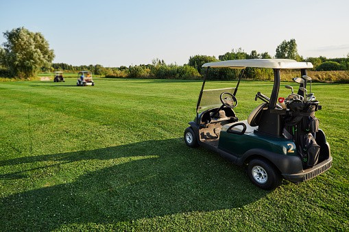 golf-cart-on-golf-course